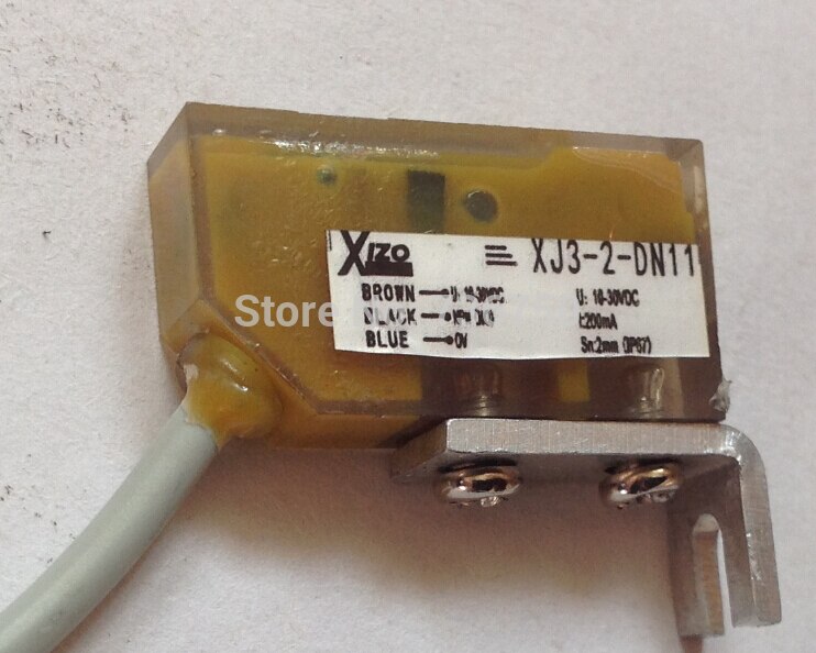 Produktbild von Induktiver Näherungsschalter LJ8A3-2-Z/AY – 2mm, DC PNP, NC