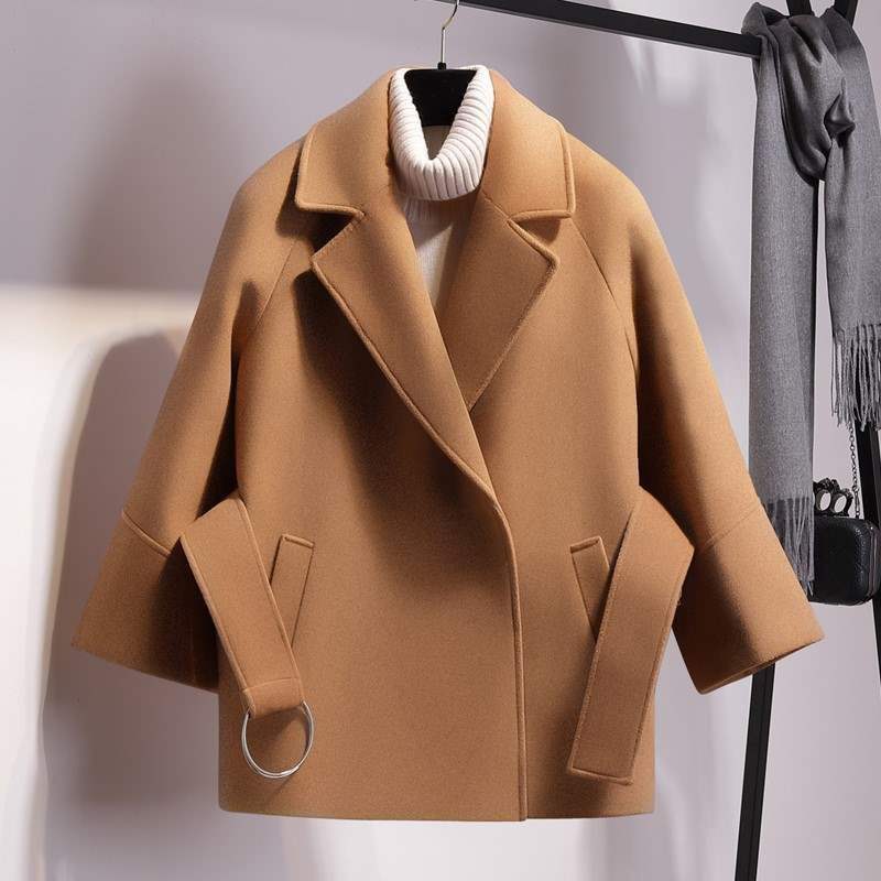 Manteau court en laine pour femme avec ceinture