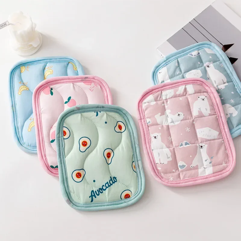 Pienlemmikin kylmämatto kesäjää silkki viileän tuntuinen lemmikkimatto hamsteri kennel marsu chinchilla kani pienlemmikin kylmämatto