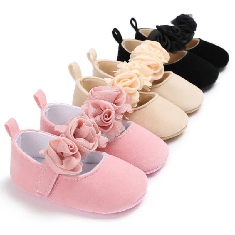 2018 Bebê Menina Sapatos Da Criança Menina Sapatos Berço Mocassins Floral Infantil Macio Único Bebê Sapatos de Couro Anti-slip Rebanho sneakers