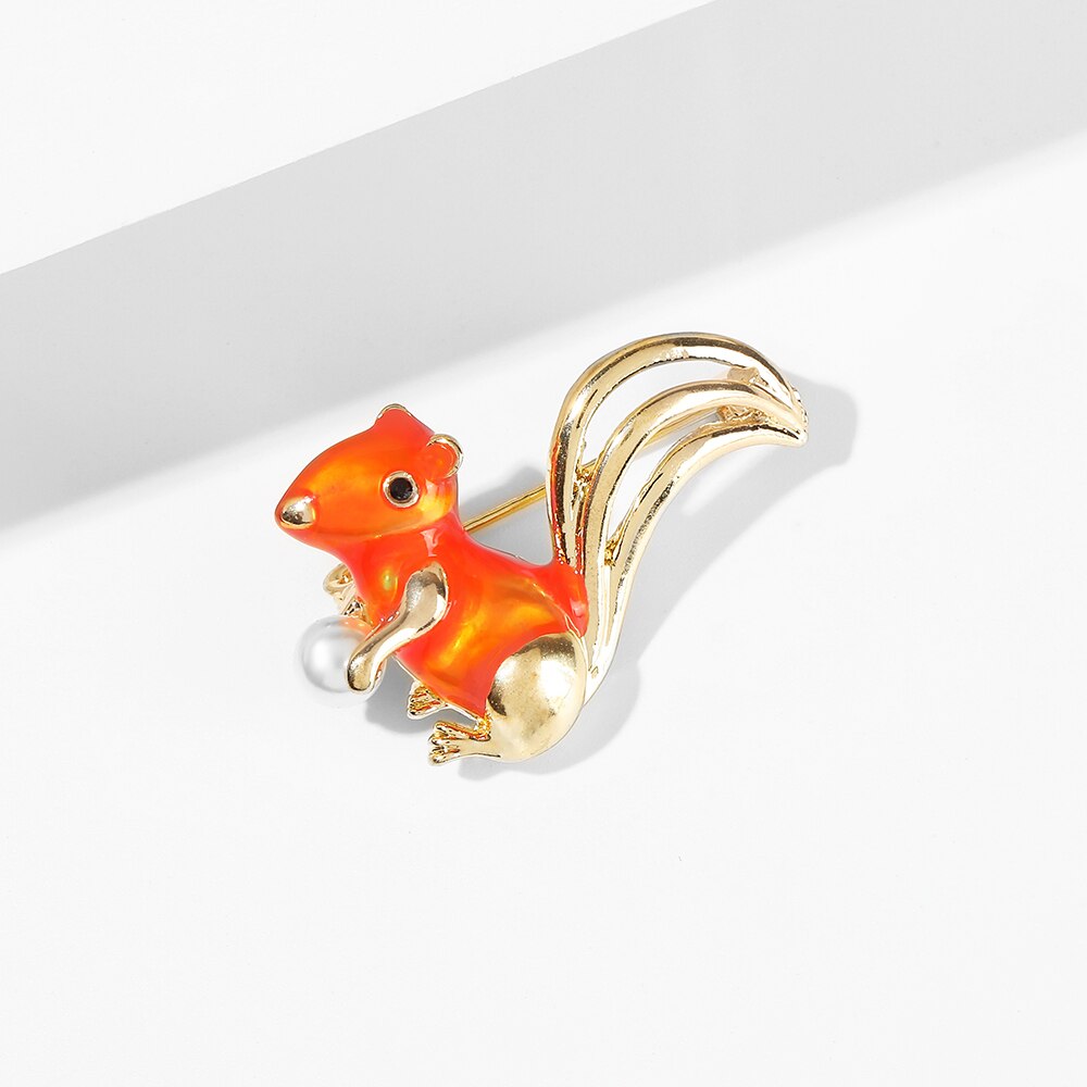 WYBU Cute Squirrel Puppy Brooch For Boy Girls Animal Brooch Pin For Friend Gold Plated Mouse Admiral General Broche Jewelry: SF840