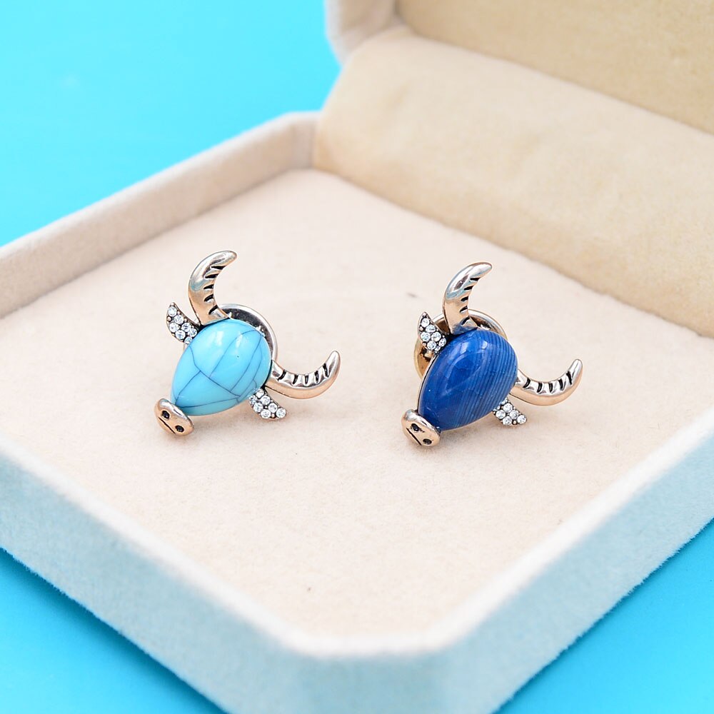 CINDY XIANG Crystal Bull Head Collar Pin Brooch Cubic Zirconia Cattle Brooches For Women And Men Small Zodiac Animal