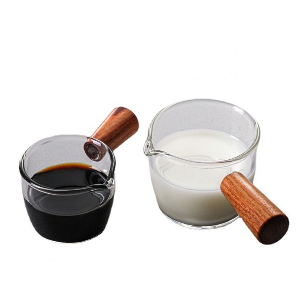 Transparent Glass Milk Jugs Glass Creamer Wood Handle Coffee Milk Frothing Pitcher Glass Milk Jug Pull Flower Cup for Coffee