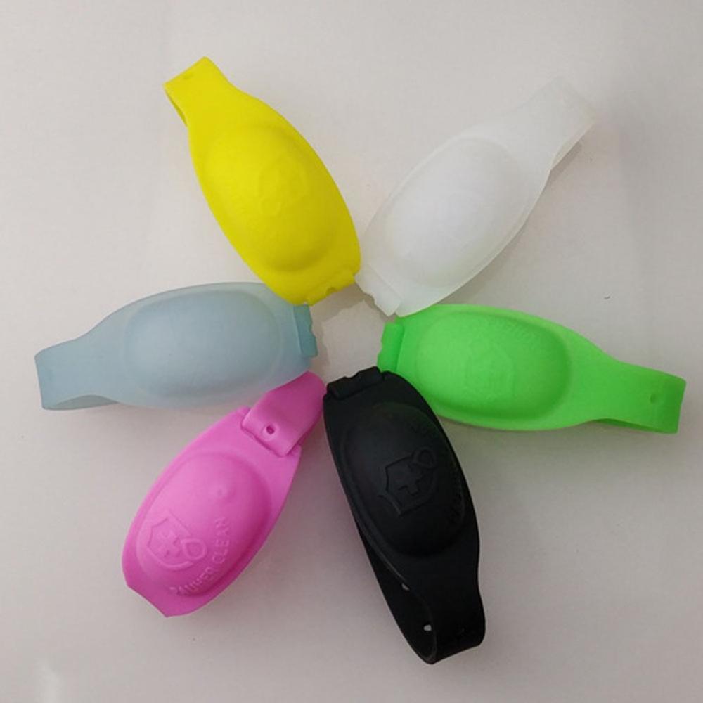 O bracelete descartável do silicone pode ser enchido com desinfetante da mão, garrafa da pulseira, desinfetante da mão do gel, álcool