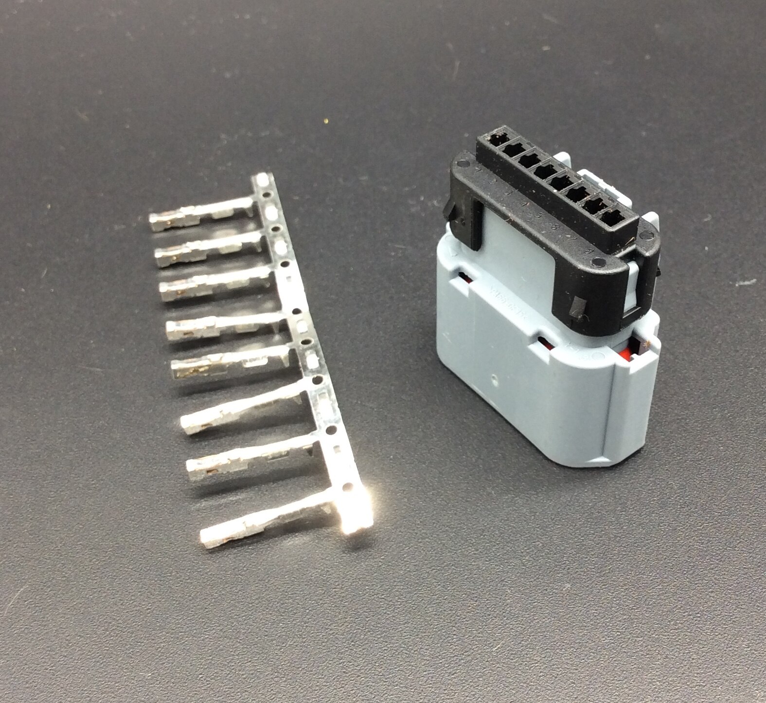 for Ford Mondeo blind spot detection module plug connector terminal 8PIN original housing module connector