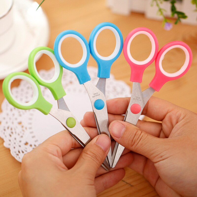 Tijeras de plástico de papelería creativa coreana, tijeras portátiles de colores al azar, para niños, útiles escolares de oficina, herramientas de corte