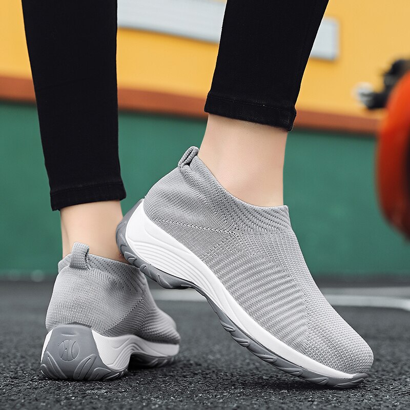 Women Casual Shoes Light Sneakers Breathable Mesh Summer knitted Vulcanized Shoes woman flats Shoes Flying net shoes