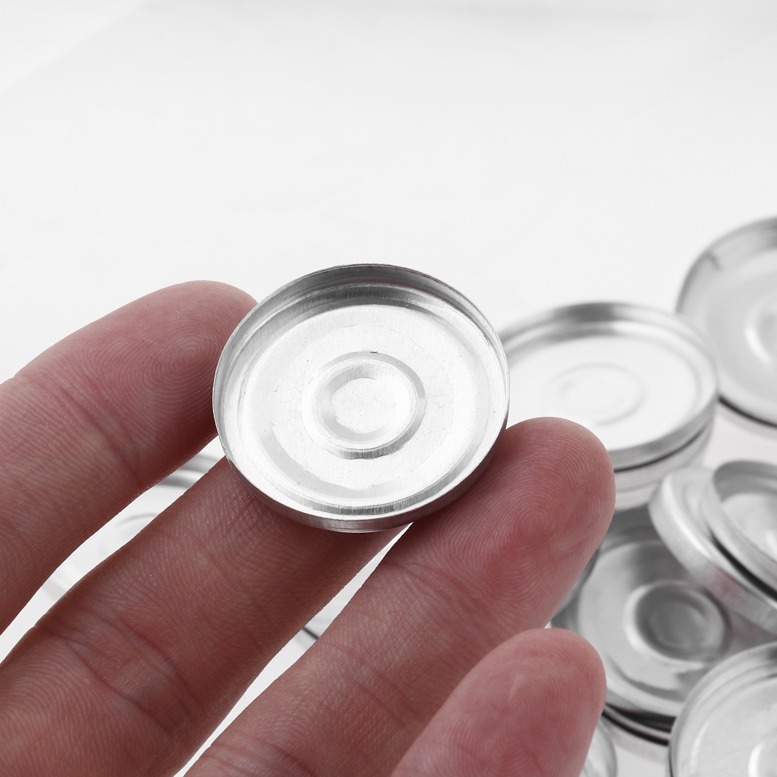 30Pcs Aluminum Eyeshadow Palette /Metal Sticker Round/Square Magnetic Palette Sticker for Empty Eyeshadow Makeup Color Palette