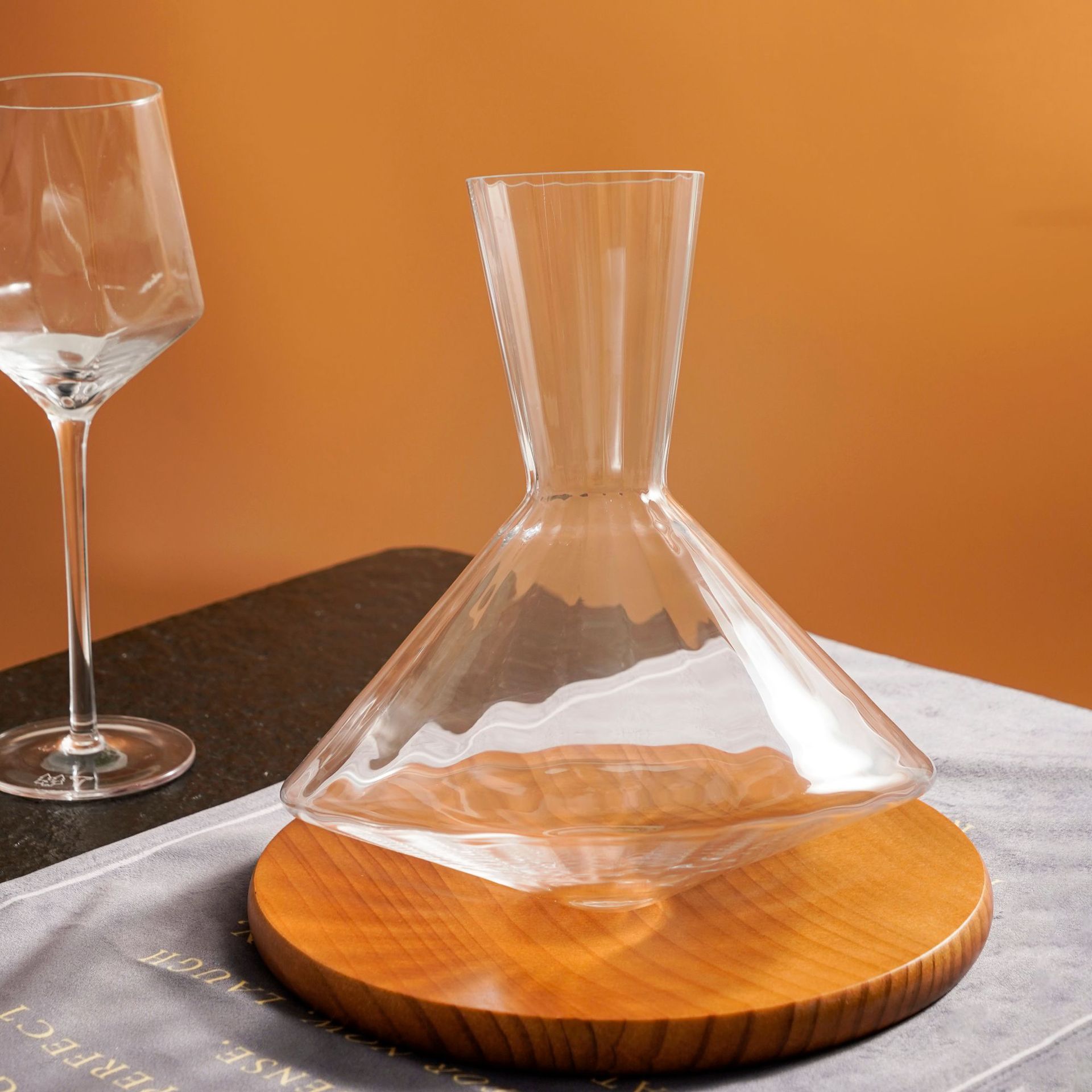 Carafe en verre de cristal de luxe léger, gobelet rotatif à 360 degrés, séparateur de vin de 1500ml, bouteille de vin pour Champagne, whisky, Bar familial