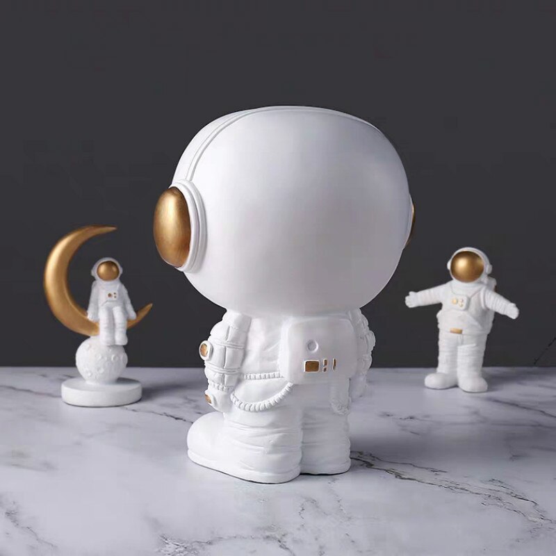 Nordisk harpiks astronaut skulptur figur søte nøkler lagring håndverk skrivebord moderne rom dekorasjon tilbehør hjem