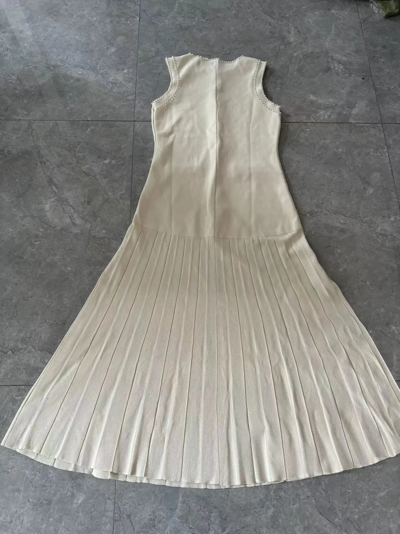 Vestido de punto sin mangas con borde de perlas para mujer, novedad de Primavera/Verano 2024, vestidos largos ajustados 5230445: S / Beige