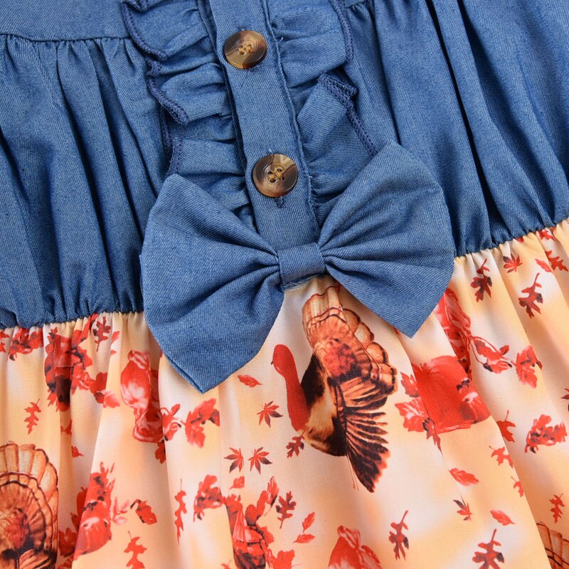 Pudcoco thanksgiving babyjurk met kalkoenprint, ruches, strikversiering, lange mouwen met bloemblaadjes en ronde hals.