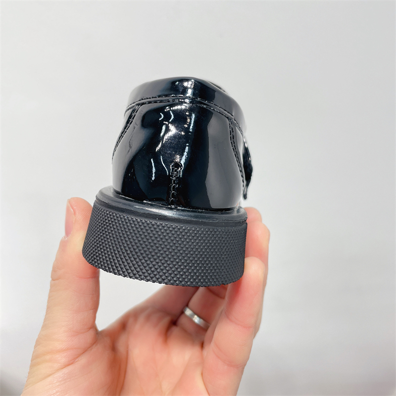 Mocasines de cuero y Metal para niños y niñas, zapatos planos de estilo británico, fondo suave, color negro, Primavera, 04