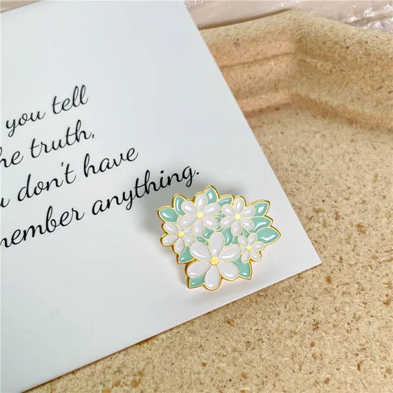 Lovely Flower Badge Temperament Sunflower Lily Flower Metal Brooch Fresh Mori Lotus Daisy Badge Female Clothing Accessories: White Daisy