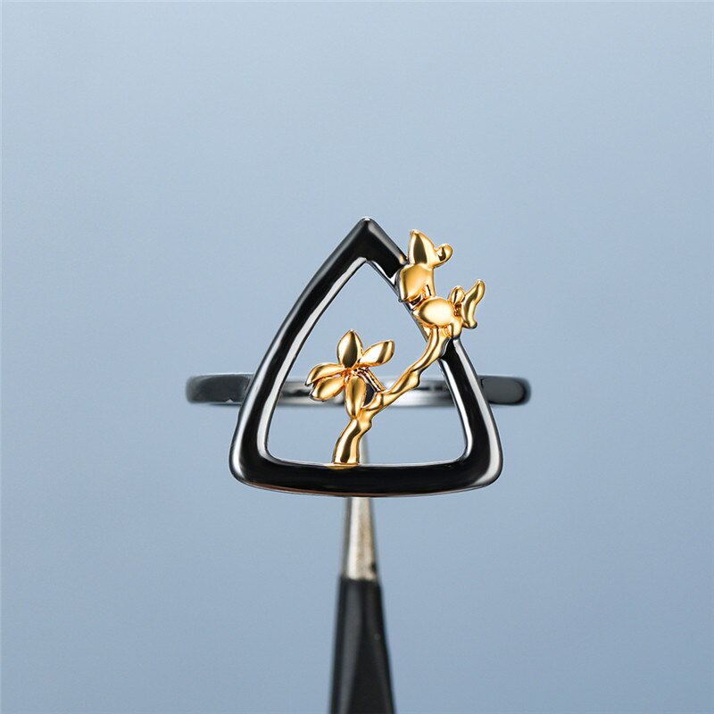 Jahrgang Weiblichen Dreieck Hohl Dünne Ring Charme Schwarz Gold Geometrische Hochzeit Ringe Für Frauen Kühlen Braut Blume Engagement Ring