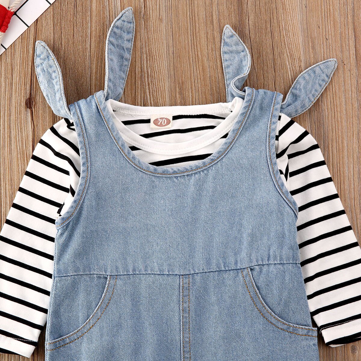 Vêtements pour bébés garçons et filles 0-18M | T-shirt à rayures, salopette et bavoir