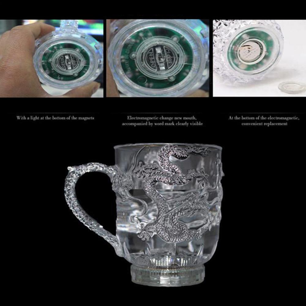 Tasse lumineuse colorée allumant la tasse de Flash d'induction liquide de tasses de thé d'eau pour la décoration de mariage de partie tasse en verre de vin de thé Cup0