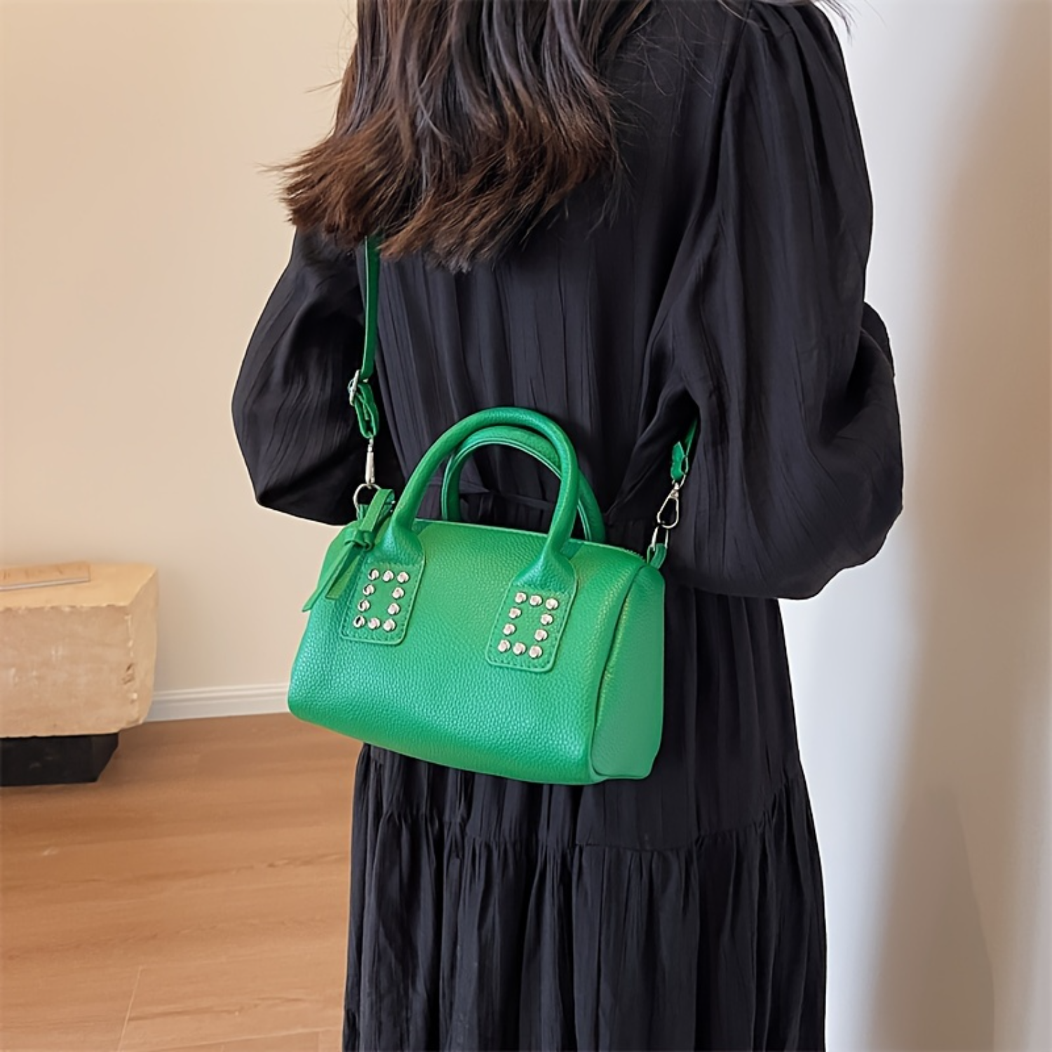 Mini-Quadrat-Zylindertasche mit Nieten-Dekor, Damen-Umhängetasche mit Griff oben: Grün