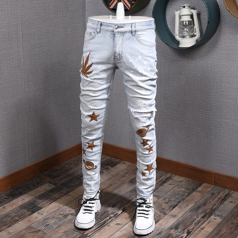 American streetwear mænd jeans lyseblå slim fit elastiske ripped jeans mænd natklub broderi hip hop jeans: 29