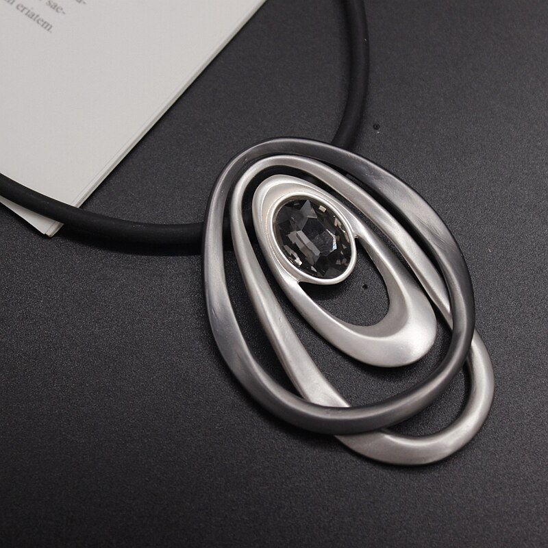 2020 novo temperamento geometria retro preto couro pingente colar feminino acessórios atacado