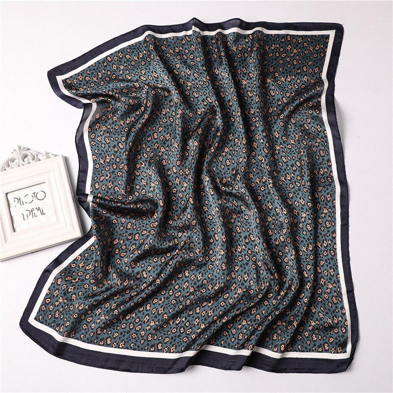 Leopard print tørklæde silke satin hår tørklæde for kvinder små bandana hoved taske tørklæder 70cm firkantet hals tørklæder til damer