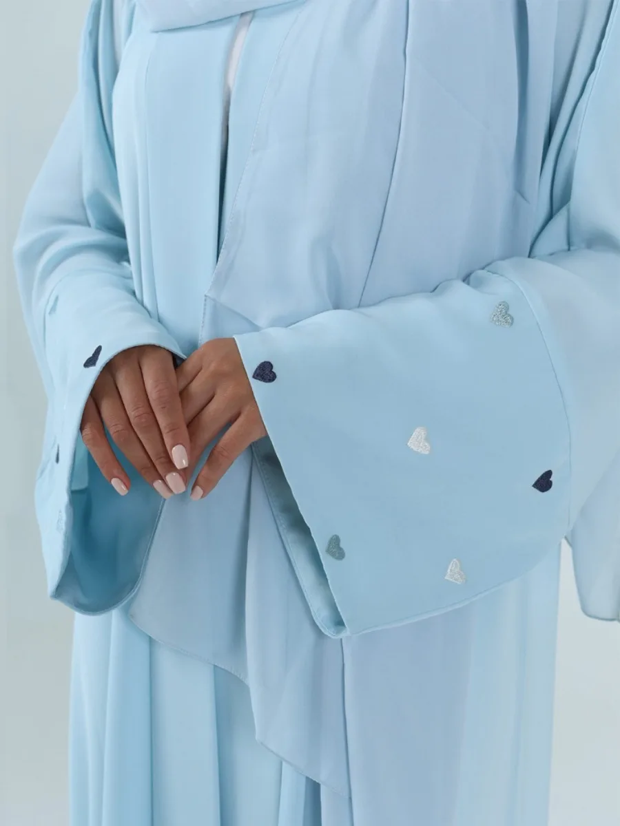 Kjærlighetshjertebroderi muslimsk abaya til kvinner uten skjerf eid cardigan marokko ramadanabayas kaftan islam dubai arabisk lang kappe: S / Blå