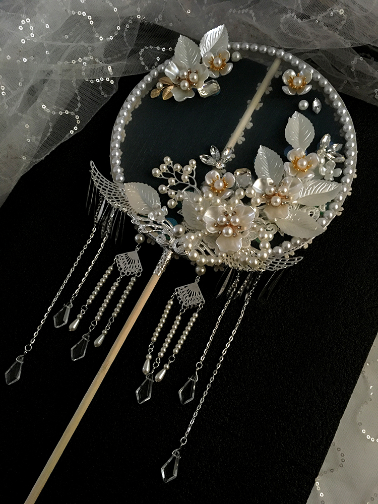 HIMSTORY ventaglio da sposa cinese di lusso Vintage che tiene fiori poligono rotondo perle fatte a mano fiori bianchi Bouquet da sposa