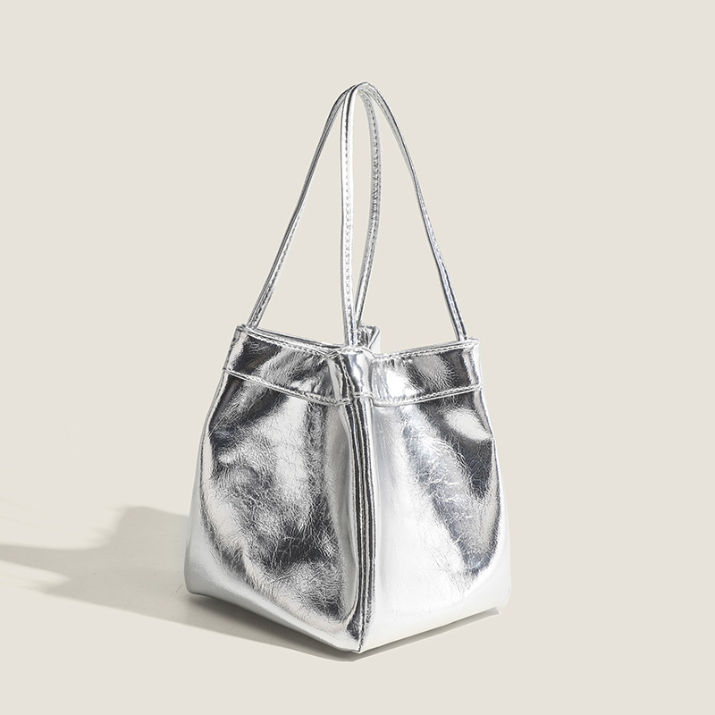 Zilveren bucket bag voor dames 2024 modieuze en eenvoudige lunchbox tas, niche westerse stijl textuur draagbare kleine tas