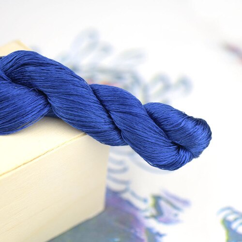 1 väri 400m suzhou kirjonta 100%  luonnonsilkki brodeerattu lanka silkki tee itse silkkisävyinen kirkas väriviiva keskiyönsininen: Ei . 8