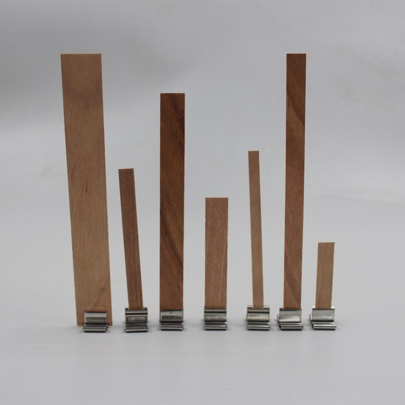 Kaars van hout, houten lonten voor kaarsen voor het maken
