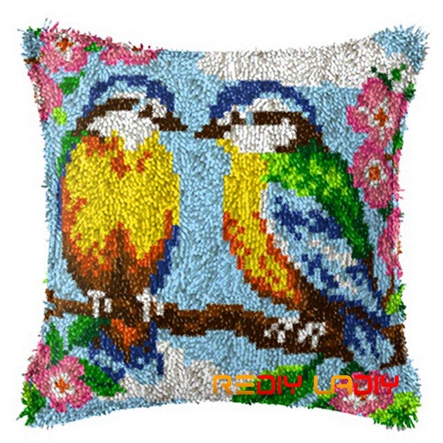 Latch Hook Kit Wolf Brothers Cushion Cover Pre-Printed Canvas DIY Yarn Crochet Crafts Pillow Case Size 43x43cm Sofa Bed Pillows: BZ929