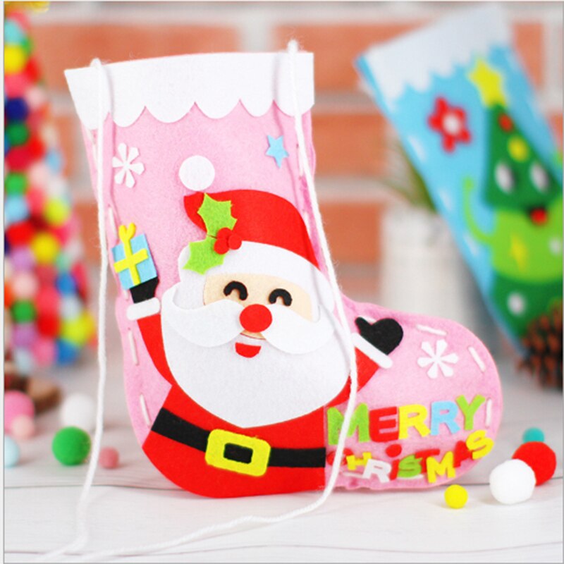 Kinderen Maken Hun Eigen Kerst Kousen, In Een Verscheidenheid Van Kleuren, En Vertel Ons Welke Kleur Je Wilt