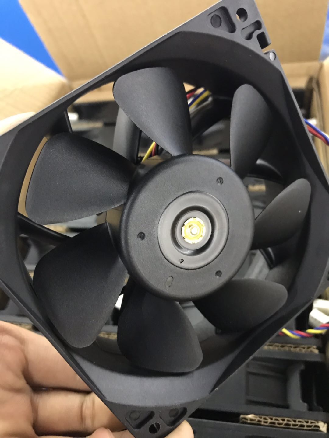 Neue Bergmann Fan 6000R DC 12V 2,7 A Fan Für Whatsminer M3X M20S Fan für Antminer S9 T17 S17 s17e S17 + T15 S11 für Liebe Ader A1