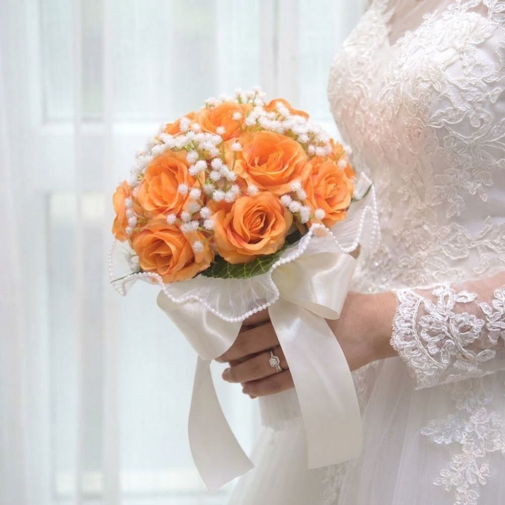 Baby's Atem Romantische Hochzeitssträuße Künstliche Seidenblumen Schleifenband Brautstrauß Exquisiter Perlen-Spitzen-Weißrosenstrauß