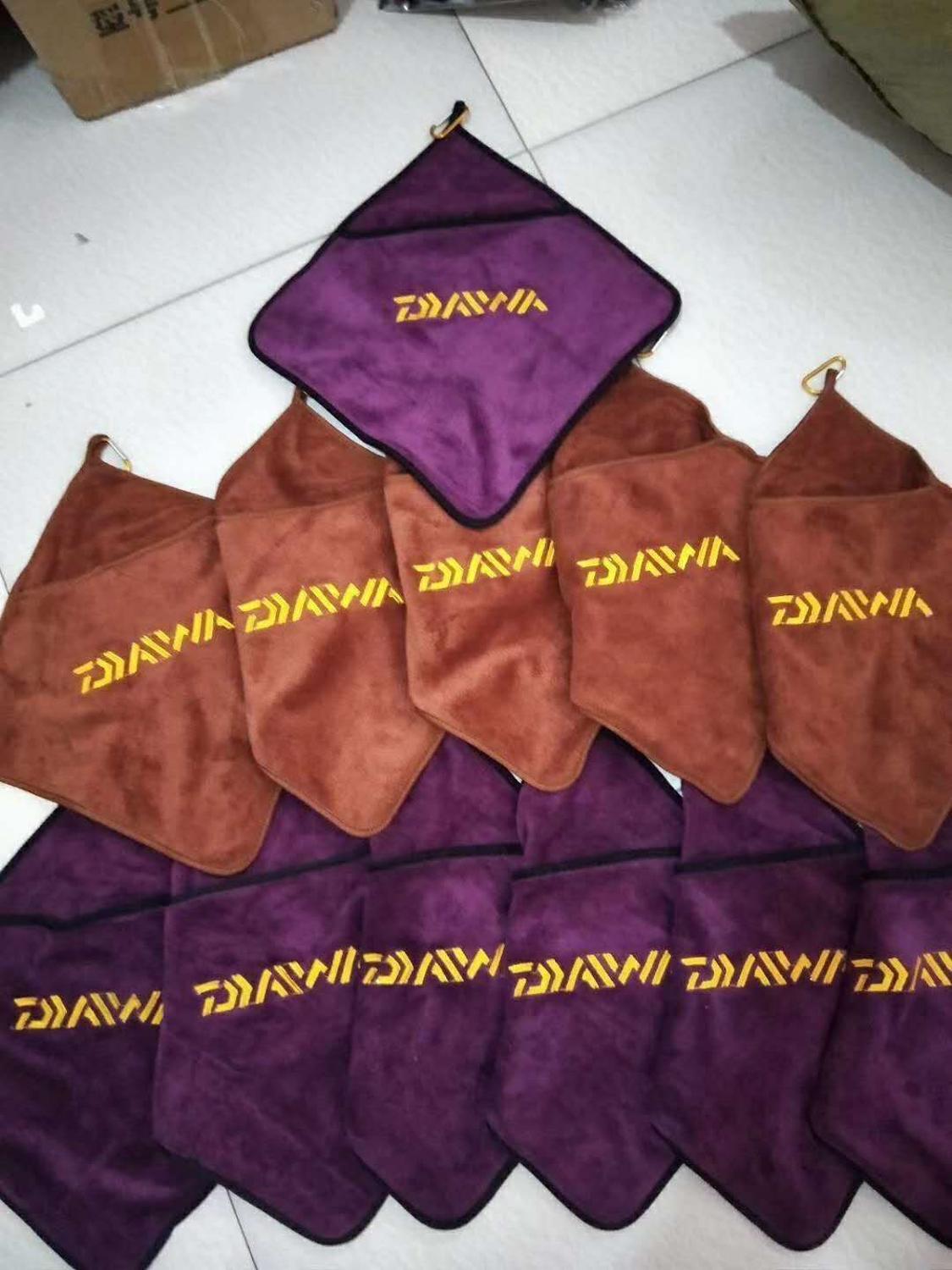 30*30cm daiwa fiskehåndklæde slidstærk ultrafine super blød børste stang fiskeri specielt håndklæde tørre hænder fiskehåndklæde spænder