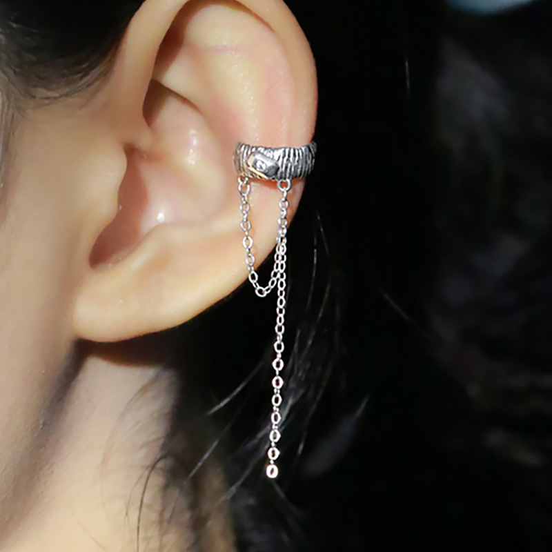 Pendiente de cadena de borla larga para mujer, Clip de oreja Y2k sin agujero, cartílago Orbital Kpop, manguito de oreja sin Piercing, joyería INS, 1PC: RED