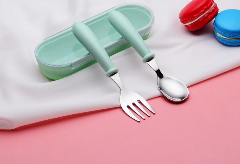 Zestaw sztućców dla dzieci ze stali nierdzewnej, łatwy w użyciu, 304 szt., widelec i łyżka, 2 szt., w jednolitym kolorze, łatwy w użyciu, w pudełku: Zielony