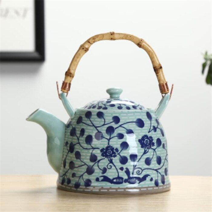 Théière en céramique chinoise traditionnelle peinte à la main, porcelaine bleue et blanche, théière haute température, bouilloire Kung Fu, ornements: 18