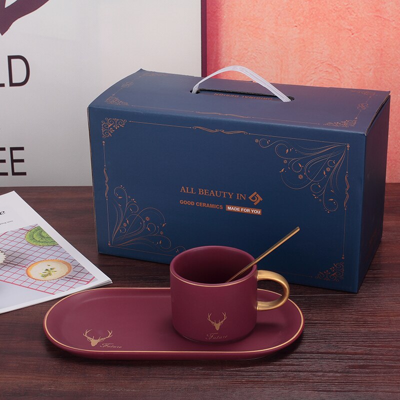 Europese Luxe Gouden Rand Keramiek Koffie Kopjes En Schoteltjes Lepel Sets Met Geschenkdoos Thee Sojamelk Ontbijt Mokken Dessert plaat: red with Gift Box