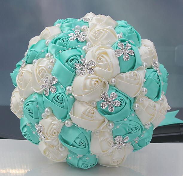 Janevini royal azul e branco cristal casamento bouquet diamante luxo frisado noiva flores fita de cetim rosa buquês de noiva 2020: Tiffany and Beige