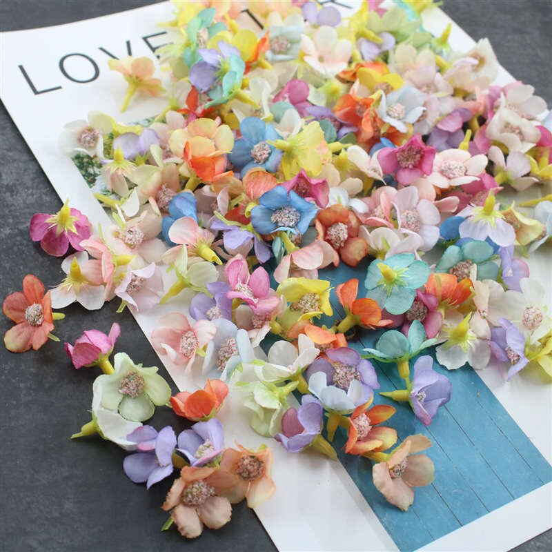 50 stuks 2cm veelkleurige madeliefjeshoofdjes mini zijden kunstbloemen voor kransen, scrapbooks, decoratie voor thuis en bruiloften