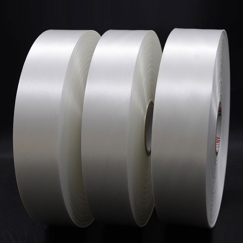 Etikettenrohling aus stoff mit aufgedruckten waschetiketten, bedrucktem band und gewaschenem weizen für thermotransferdrucker