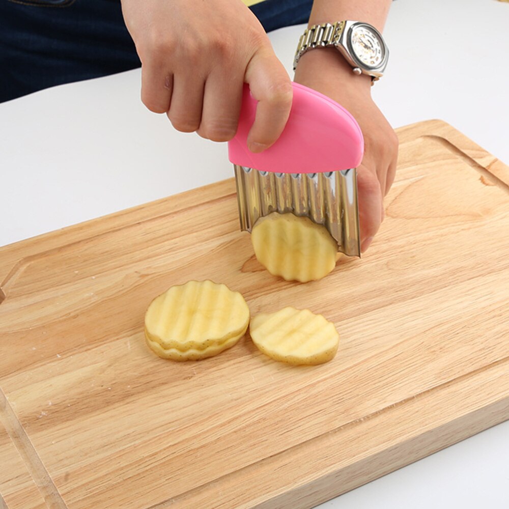 Aardappel Cutter Rvs Slicer Wave Vorm Groenten Frech Frietjes Snijder Multi-Functionele Keuken Gadget (Willekeurige Kleur)