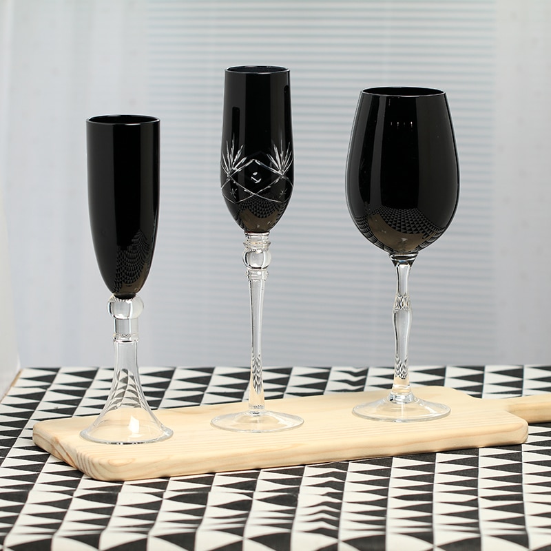 300-400ml färgad bägare, lyxigt guldglas, rödvinsglas, dekorativ vinkopp, svart blindglas.