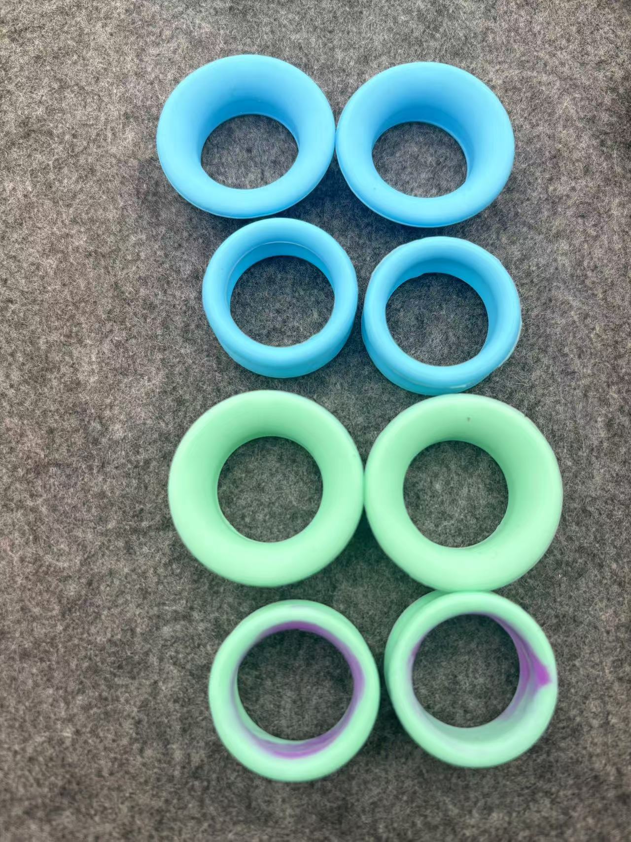 16 Pis plus doux paillettes cheveux toilettage pour animaux de compagnie ciseaux en caoutchouc de Silicone inserts d'anneau de doigt: Clair