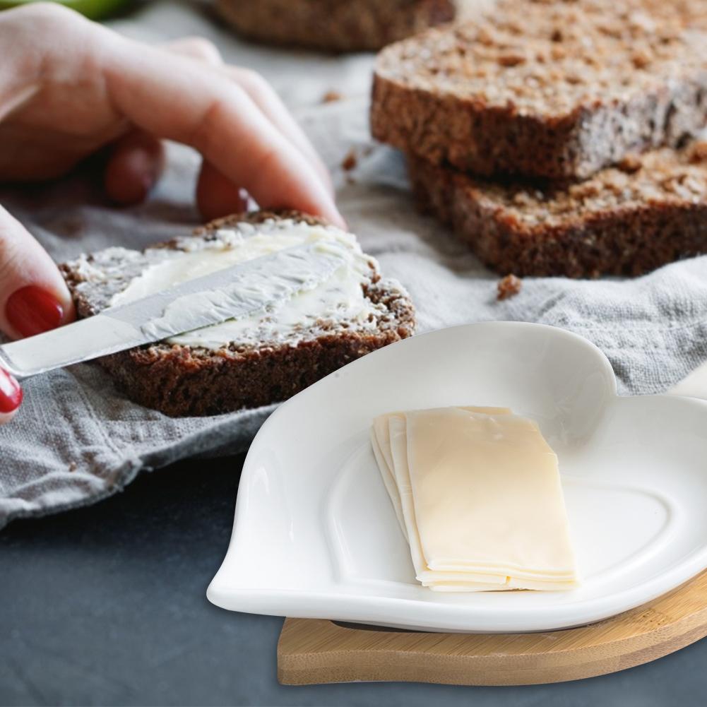 Plato de mantequilla de cerámica con forma de corazón, para cocina, con Base de bambú y madera, bandeja de almacenamiento de queso puro, plato de mantequilla