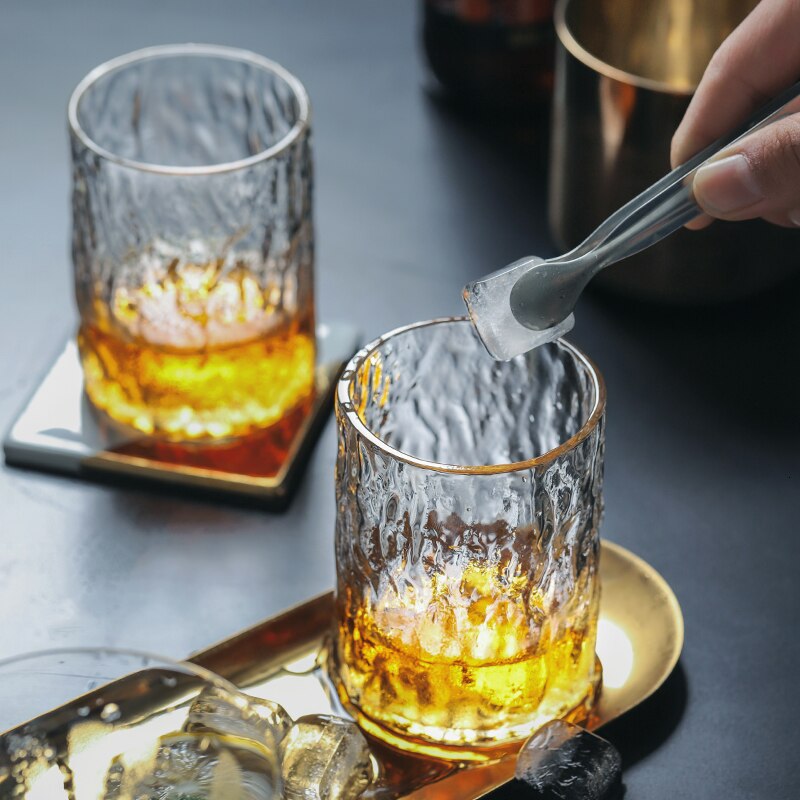 Japansk stil enkelhed whisky glas træ tekstur spiritus brandy øl gennemsigtig vand kop bar husstand vaso