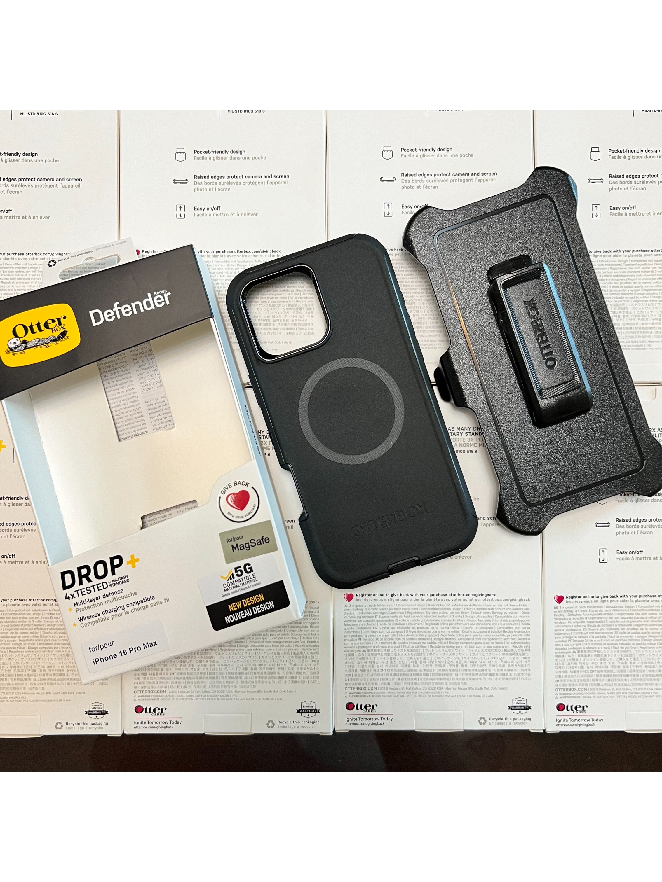 OtterCase For iphone 15 16 pro max 16plus 15plus 3 in 1 With Clip Type Defender with magsafe Series OT Box With Package: For iPhone 16