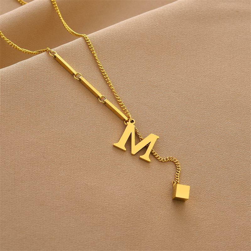 Collar con colgante de acero inoxidable con letra inicial para mujer, cadena de Color dorado a la , collares de clavícula con alfabeto de A-Z, de joyería