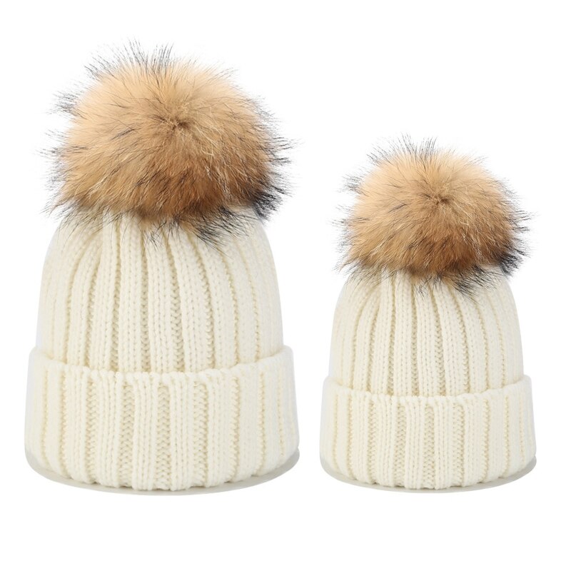 2 stuks gebreide mutsenset voor ouder en kind, wintermuts met pompon en doodshoofd: Wit